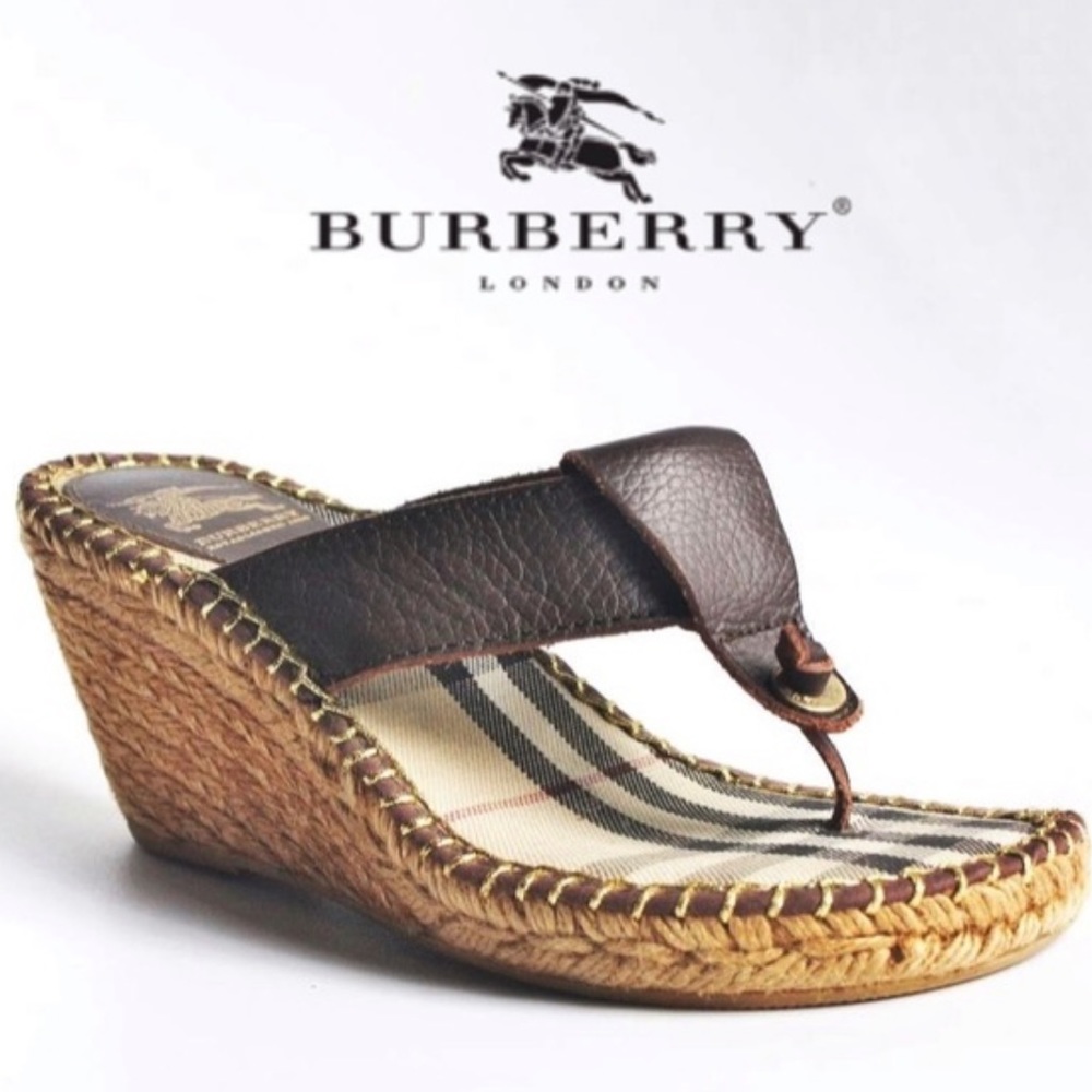 Burberry •Leather Sandals•